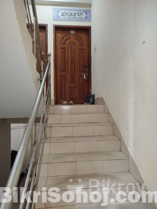 650 Sft Flat (দোতালা, Mirpur -6 Prime Location.
